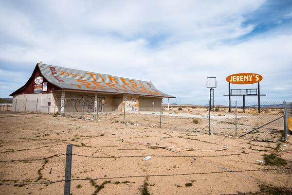 Abandoned service station in the desert named Jeremy&rsquo;s